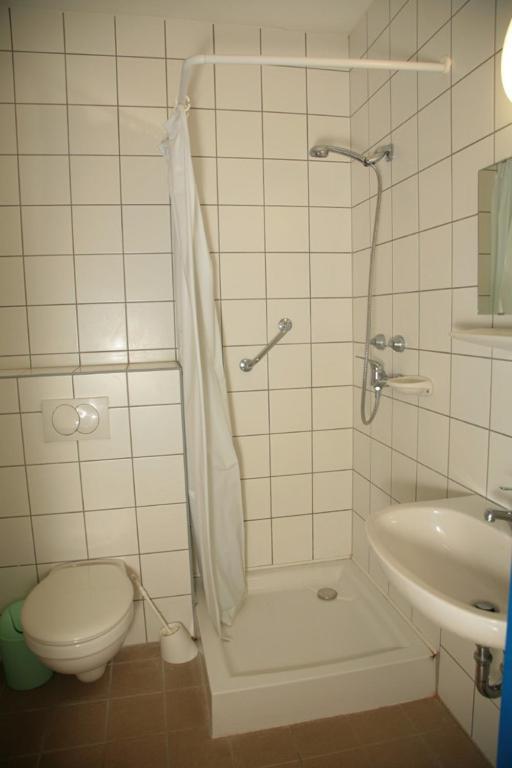 Imola Hostel Eger Rum bild