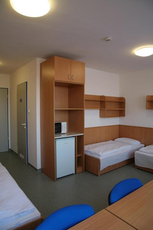 Imola Hostel Eger Rum bild
