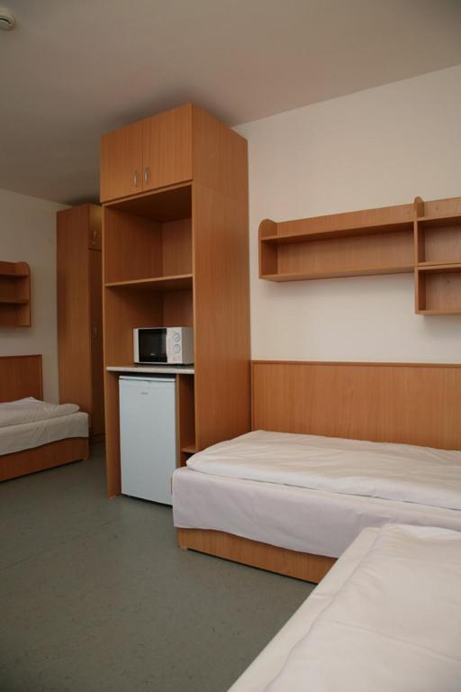 Imola Hostel Eger Rum bild