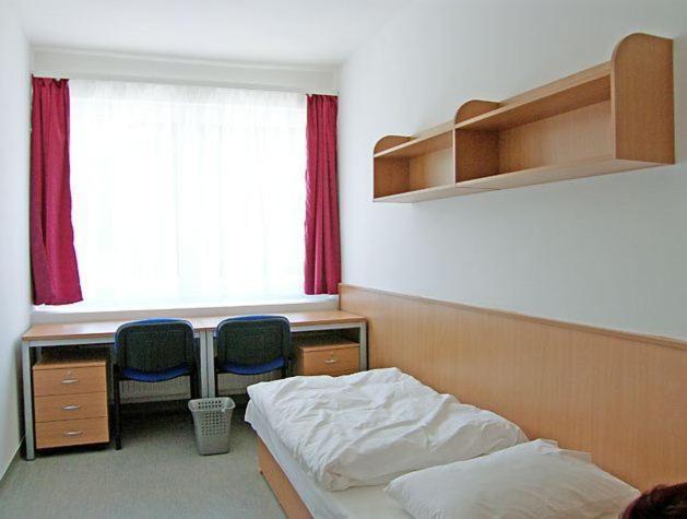 Imola Hostel Eger Rum bild